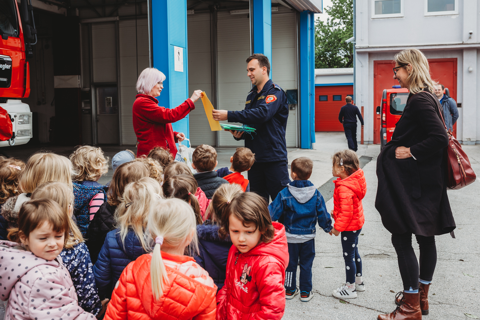 Mališani iz Dječjeg vrtića Cipelica posjetili vatrogasce