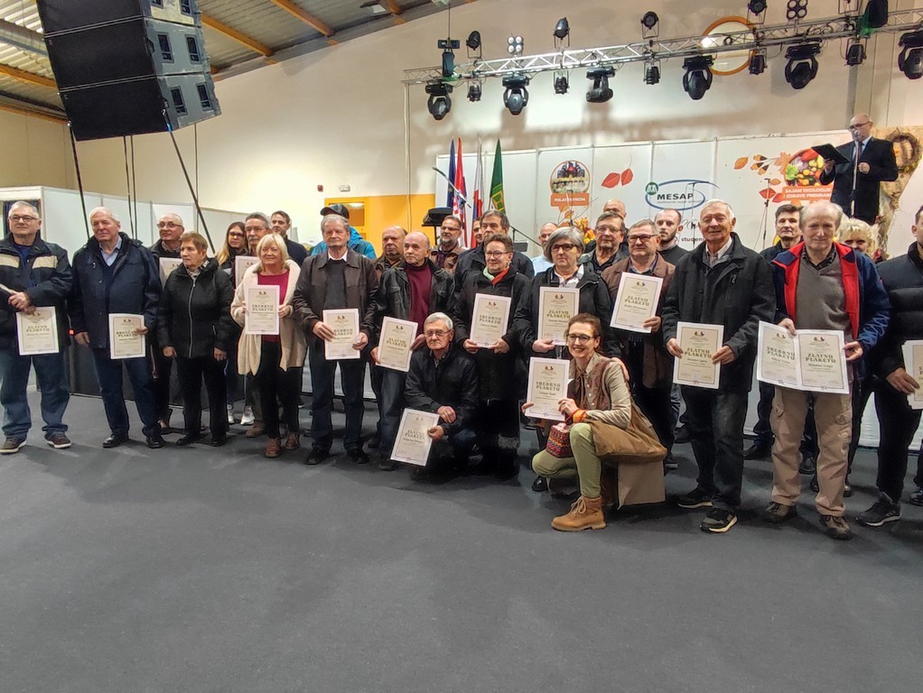 OCJENJIVANJE MEDA Pčelarima dodijeljeno 20 zlatnih, 35 srebrnih i 10 brončanih priznanja