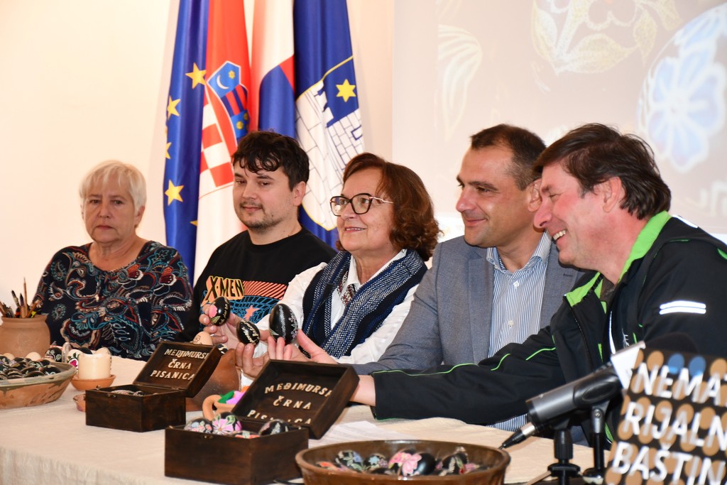 ČRNE PISANICE Predstavljeno umijeće izrade črnih pisanica, novozaštićeno nematerijalno dobro Međimurja ČRNE PISANICE Predstavljeno umijeće izrade črnih pisanica, novozaštićeno nematerijalno dobro Međimurja