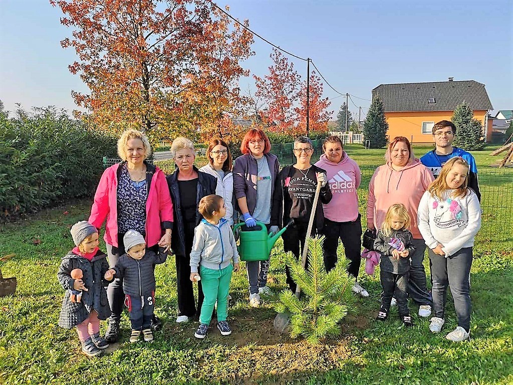 FOTO Velik broj građana subotnje prijepodne iskoristio za sadnju stabala u Čakovcu