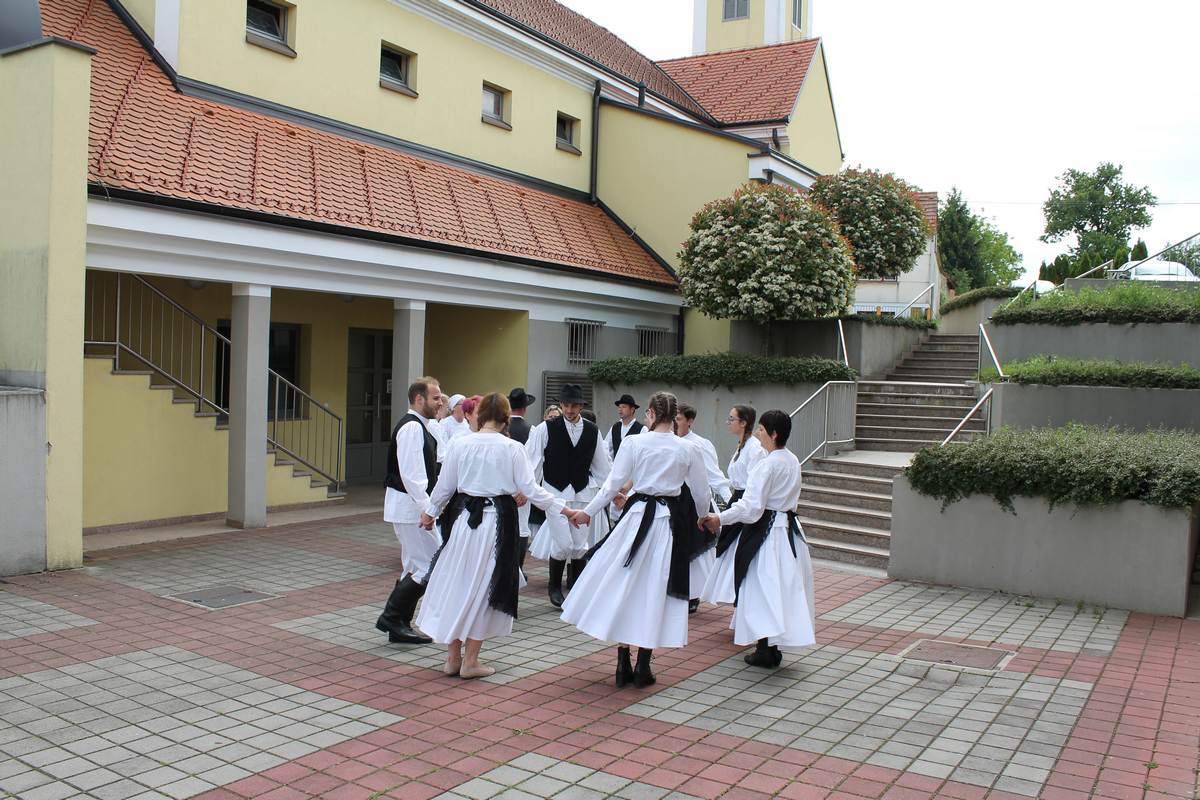 Županijsku smotra tamburaških sastava i kulturno umjetničkih društava u Mačkovcu