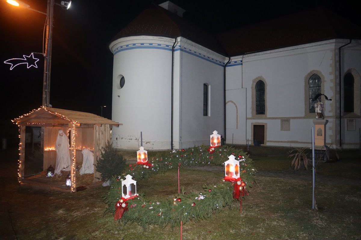 FOTO Na adventskom vijencu u centru Svetog Martina na Muri upaljena je još jedna svijeća