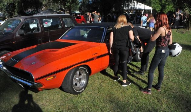 Retro ljepotice i automobili na još jednom izdanju Trash&Burn mitinga