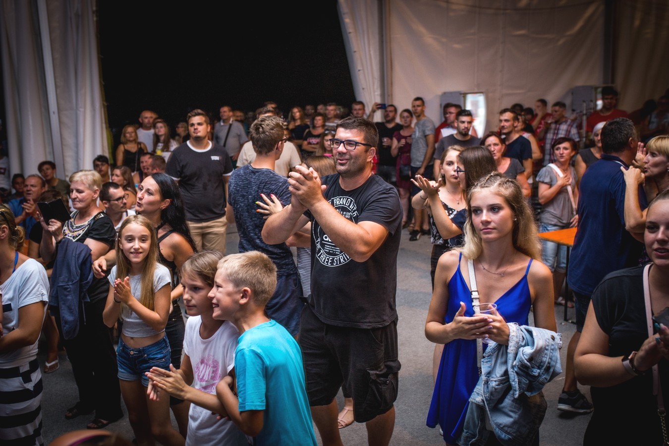 Danijela Martinović zabavljala publiku ispod šatora u Svetom Martinu na Muri