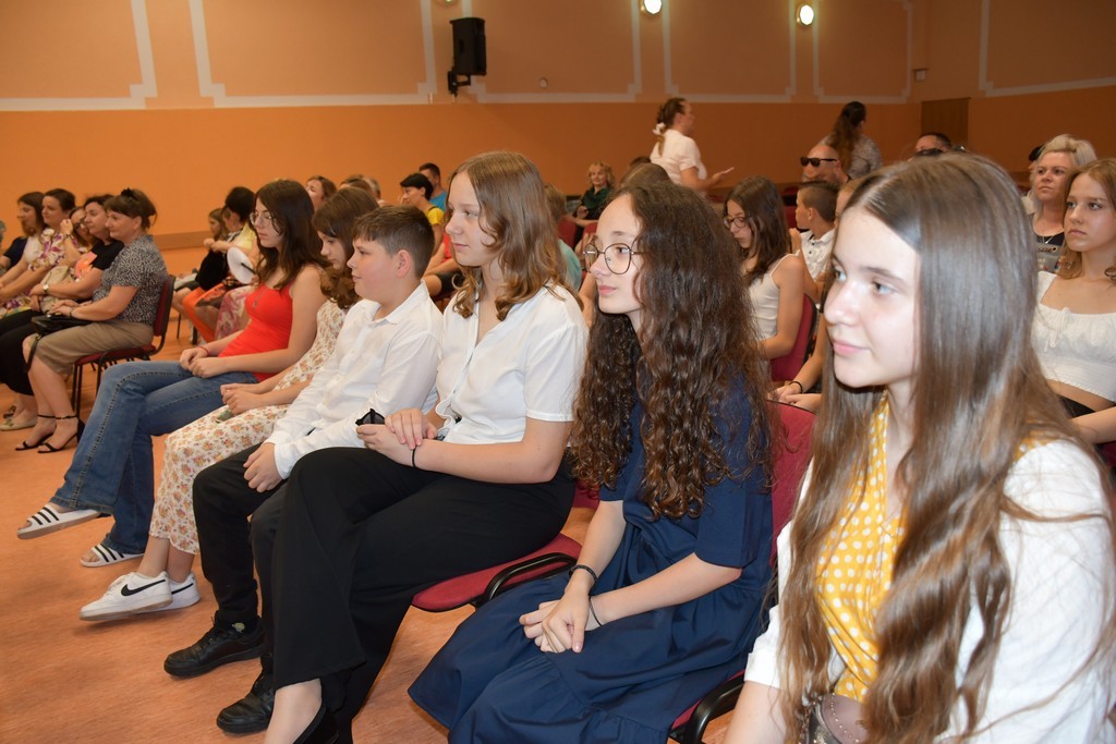 PRIJEM UČENIKA Učenici Osnovne škole Belica, sudionici županijskih i državnih natjecanja, na prijemu kod načelnika Taradija PRIJEM UČENIKA Učenici Osnovne škole Belica, sudionici županijskih i državnih natjecanja, na prijemu kod načelnika Taradija