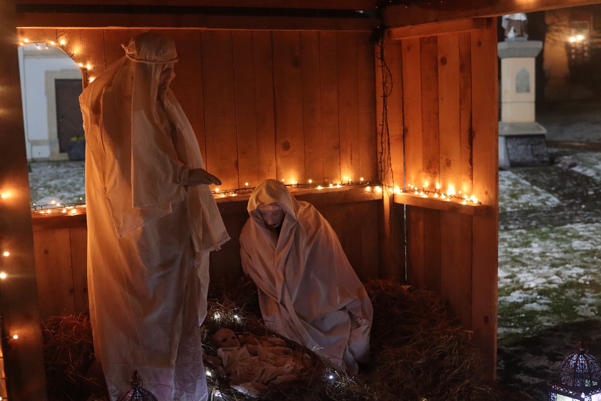 SVETI MARTIN NA MURI Paljenjem prve adventske svijeće započelo je najradosnije doba u godini