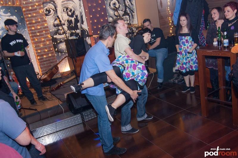 slika0013 Podroom (Petak, 7.12. – Trash & Burn Pin-up Calendar Party – 2. dio)