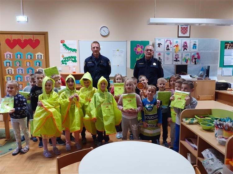 Policajci u školi i vrtićima
