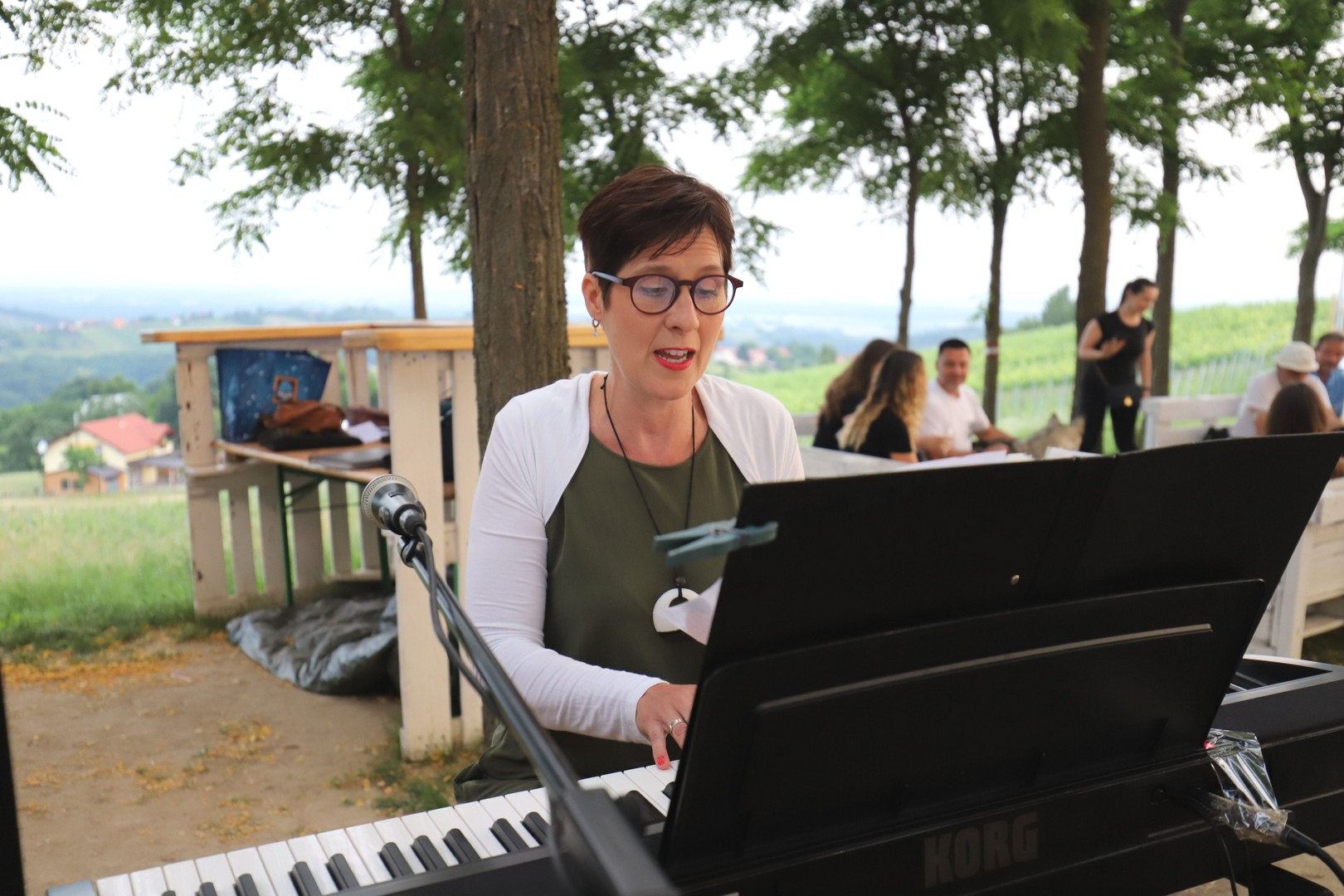 PRIZOR KOJI SE PAMTI Doček prvih zraka ljetnog sunca na Mađerkinom bregu nikog nije ostavio ravnodušnim PRIZOR KOJI SE PAMTI Doček prvih zraka ljetnog sunca na Mađerkinom bregu nikog nije ostavio ravnodušnim