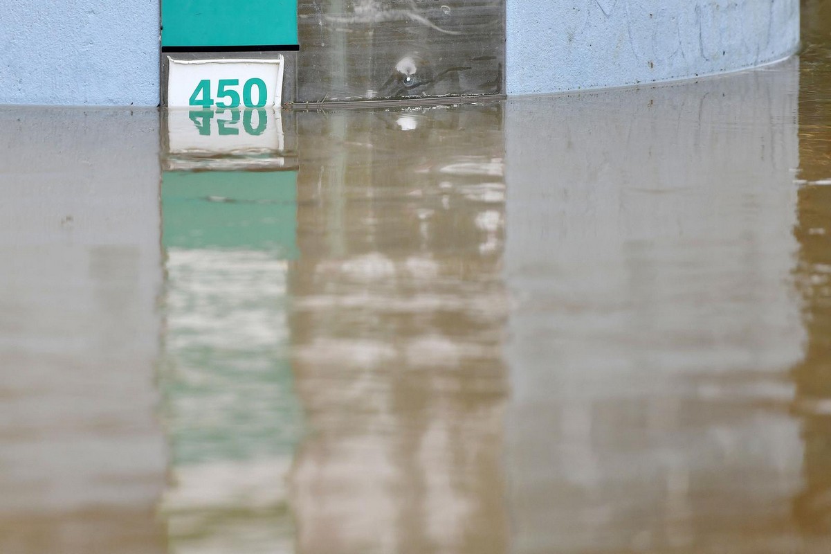 GRAĐANE ČEKA DUGA NOĆ Mura se izlila na šetnicu u Murskom Središću