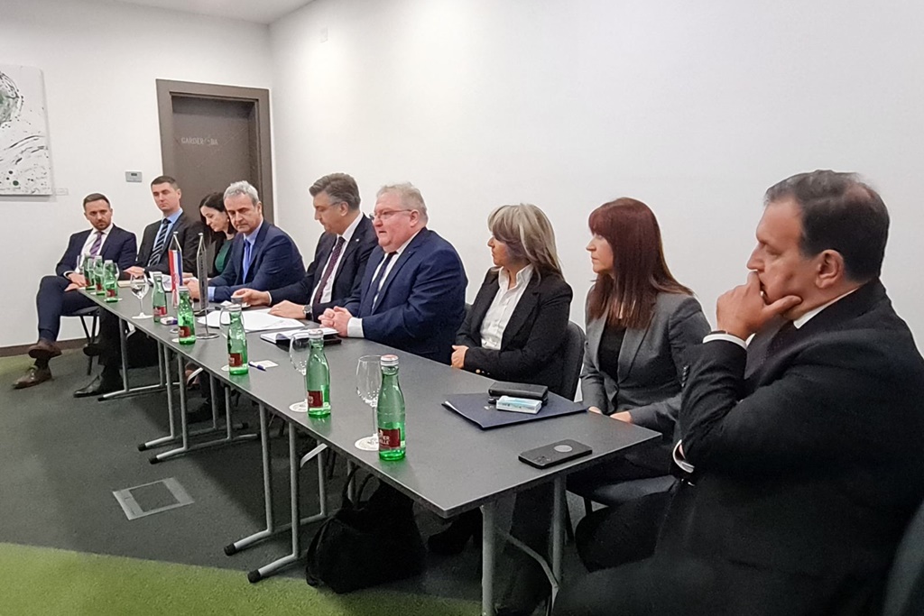 PLENKOVIĆ U MEĐIMURJU ‘HDZ ulazi u osmu godinu vlasti na nacionalnoj razini sa snažnom potporom’ PLENKOVIĆ U MEĐIMURJU ‘HDZ ulazi u osmu godinu vlasti na nacionalnoj razini sa snažnom potporom’