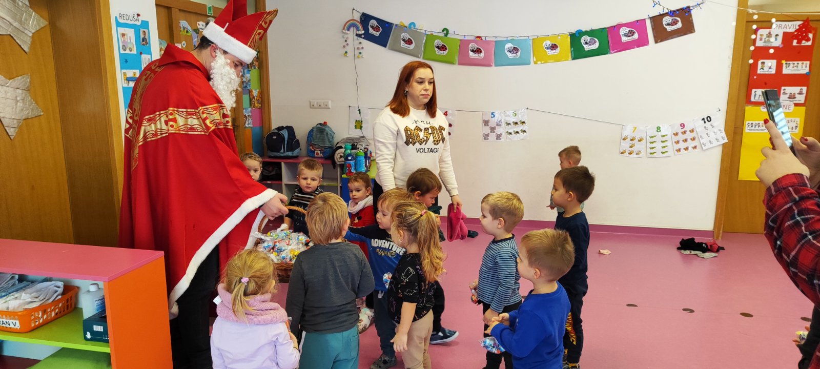 MURSKO SREDIŠĆE Sveti Nikola razveselio vrtićku djecu