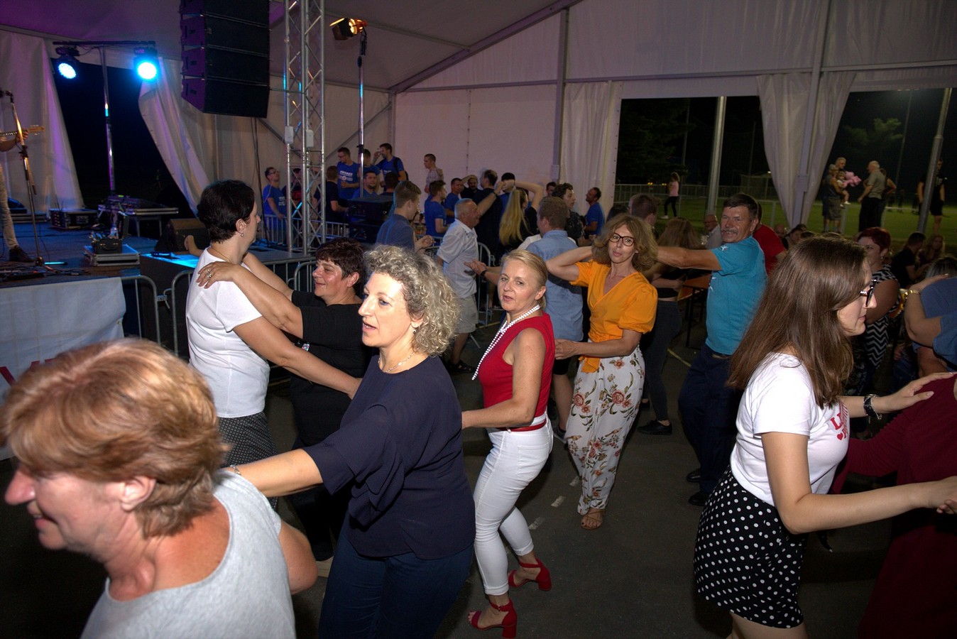 Mejaši rasplesali brojnu publiku u Palovcu