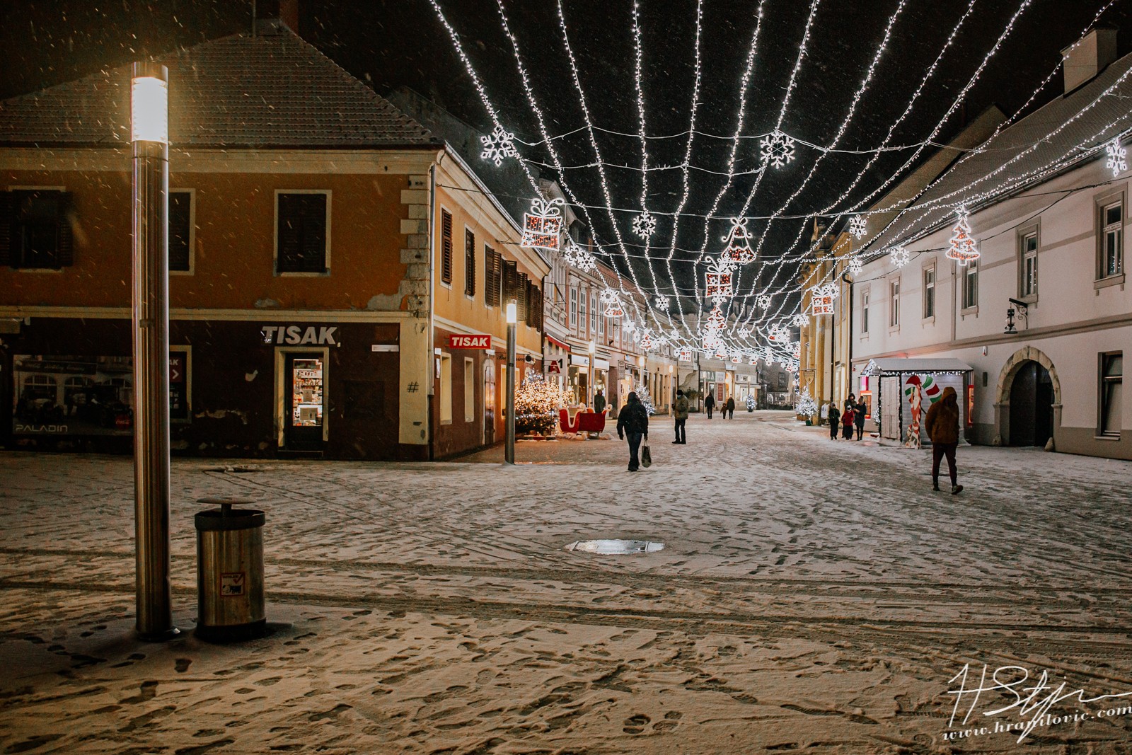 SNJEŽNA IDILA Advent u gradu Zrinskih iz objektiva Stjepana Hranilovića