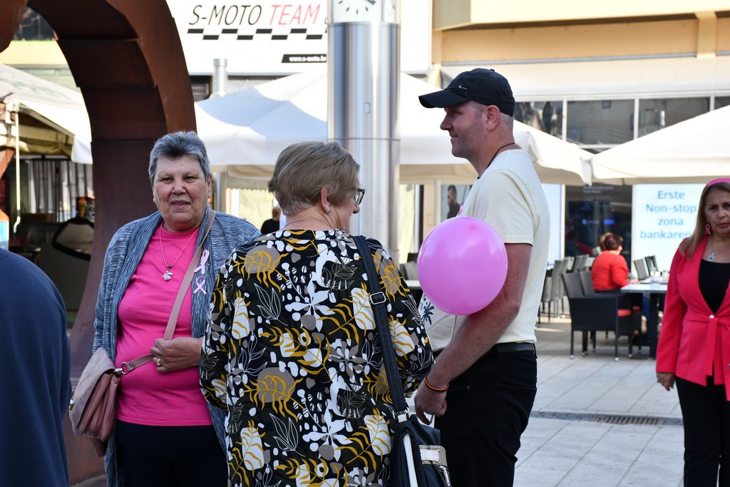 DAN RUŽIČASTE VRPCE Subotnje prijepodne u središtu Čakovca obasjano ružičastim tonovima