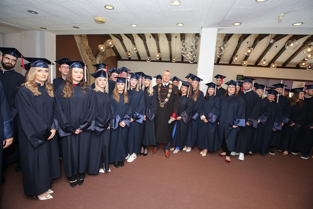 FOTO Međimursko veleučilište promoviralo 124 prvostupnika i magistra