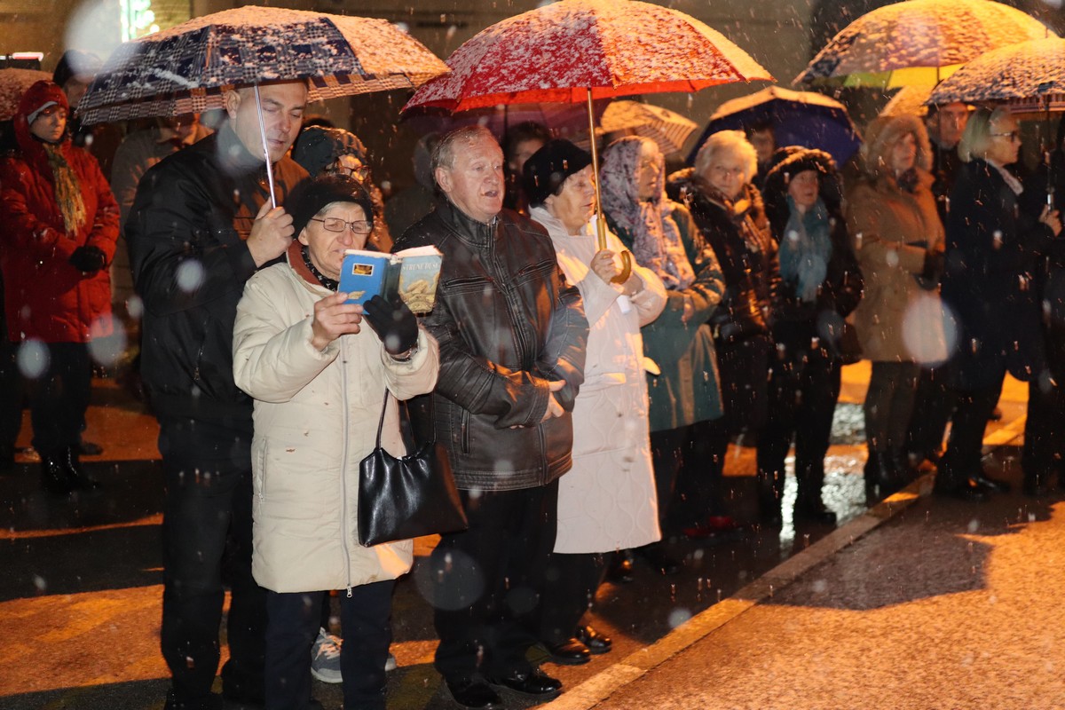 SVETI MARTIN NA MURI Paljenjem prve adventske svijeće započelo je najradosnije doba u godini