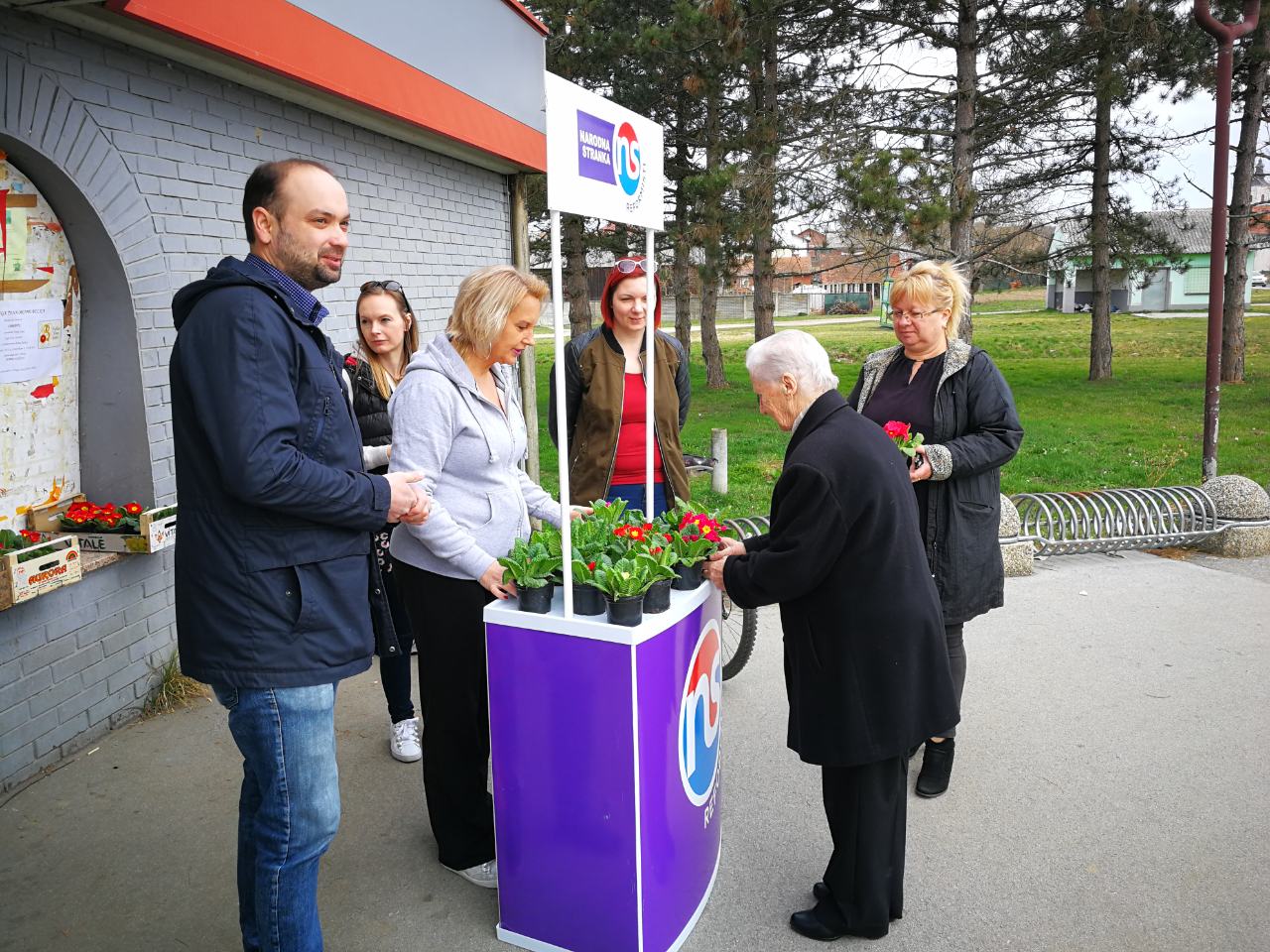 Međimurski Reformisti darivali jaglace za Dan žena