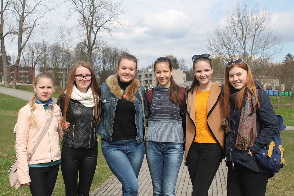 1312094910153570837526299952398