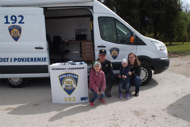 Preloški policajci informirali i educirali građane u Domašincu, Prelogu i Dekanovcu