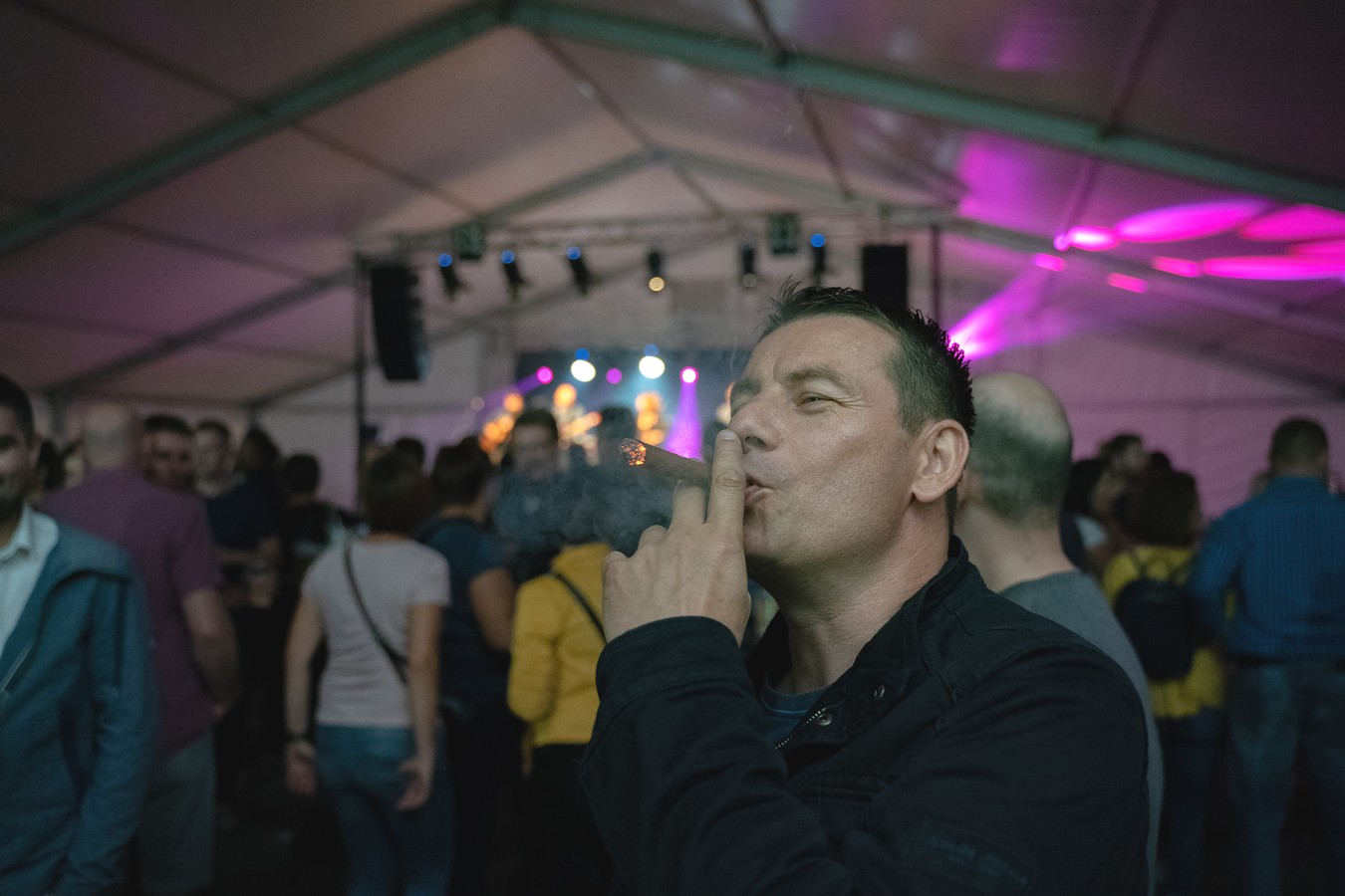 Odlična atmosfera u Kotoribi: Željko Bebek raspjevao publiku u prepunom šatoru