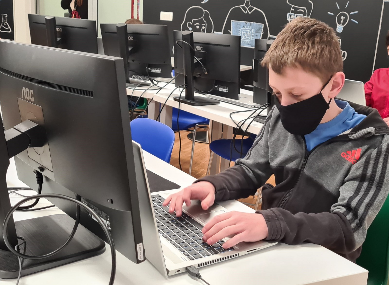 DANI HRVATSKOG SAVEZA INFORMATIČARA Osnovnoškolci MIS-a i MIK-a ponovo proglašeni ekipnim viceprvacima Hrvatske! Krovna informatička organizacija u Hrvatskoj – Hrvatski savez informatičara – nedavno je organizirala Dan Hrvatskog saveza informatičara. Trad