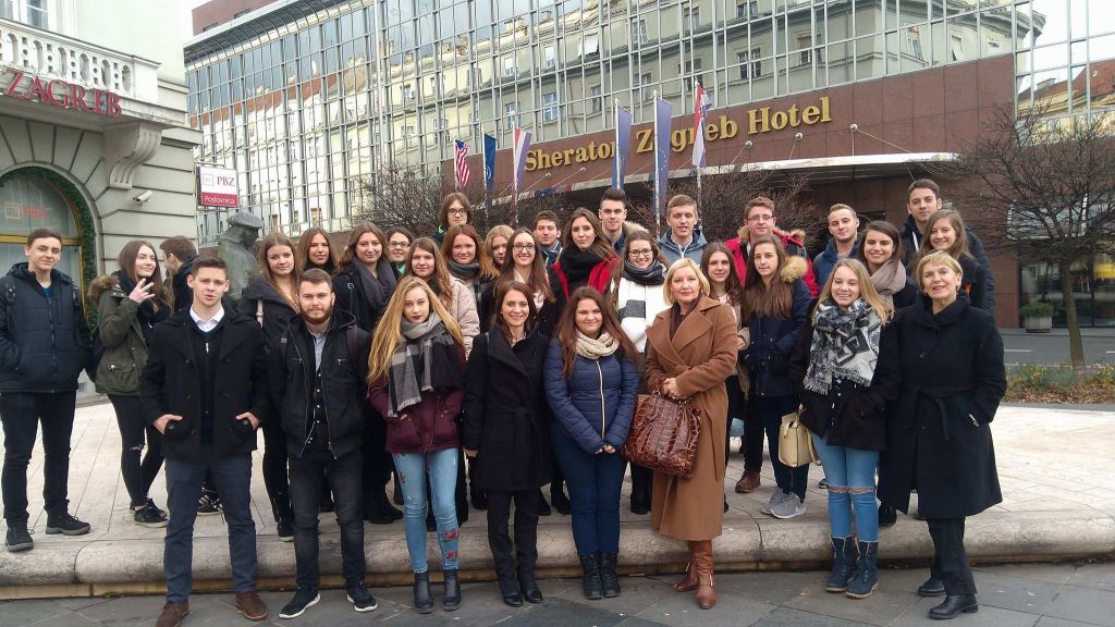 2562466417105521123529549538880