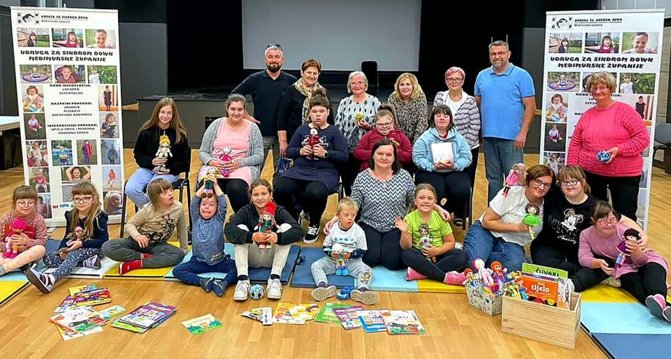 Članovi međimurske Udruge za sindrom Down posjetili ‘Heklice u knjižnici’