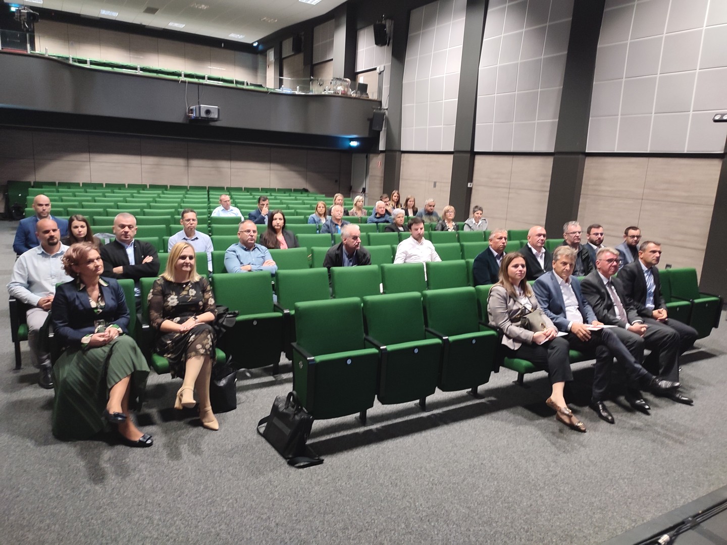 ŠIROKOPOJASNI INTERNET Uskoro dostupan na području Murskog Središća i osam susjednih općina ŠIROKOPOJASNI INTERNET Uskoro dostupan na području Murskog Središća i osam susjednih općina