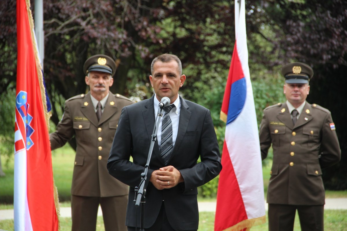 Međimurci Eduard Baltić i Florijan Novak podigli su hrvatski stijeg na Kninskog tvrđavi povijesnog 5. kolovoza 1995. Međimurci Eduard Baltić i Florijan Novak podigli su hrvatski stijeg na Kninskog tvrđavi povijesnog 5. kolovoza 1995.