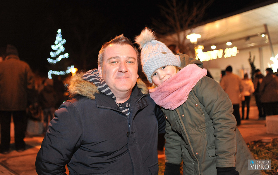 Doček u Prelogu uz vatromet, taktove valcera, šampanjac i kuhano vino