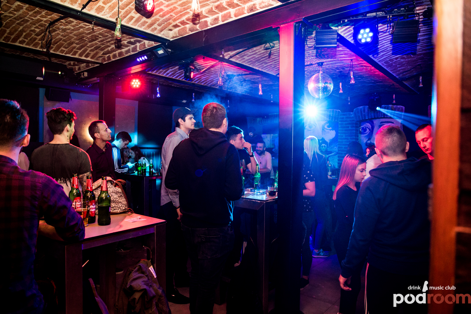 Podroom clubbing – DJ Yakka