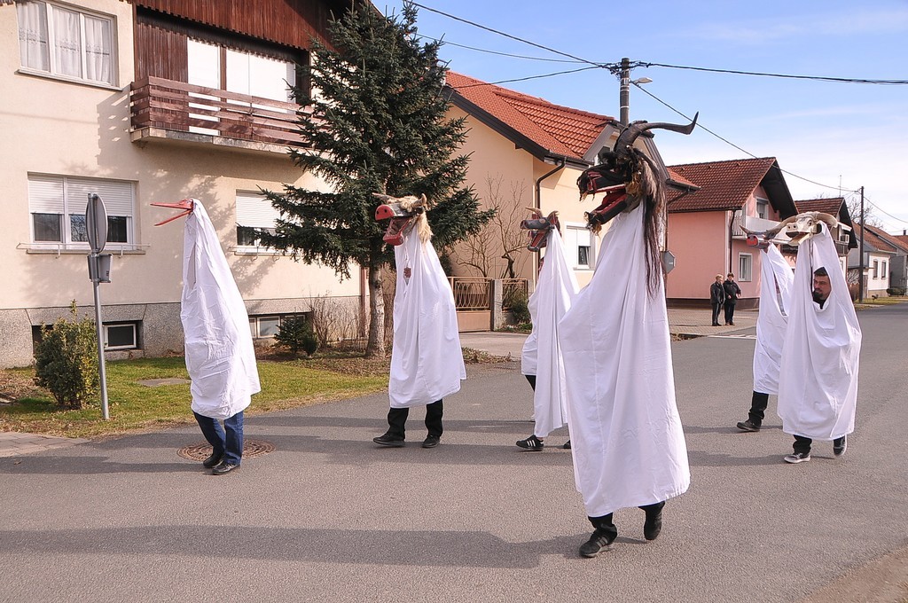 Vesela maskirana povorka zabavila Štefanec