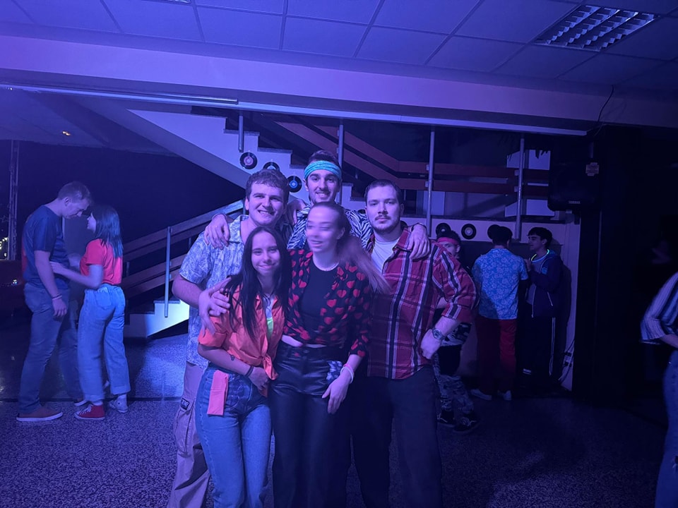 Gimnazijski Trash party