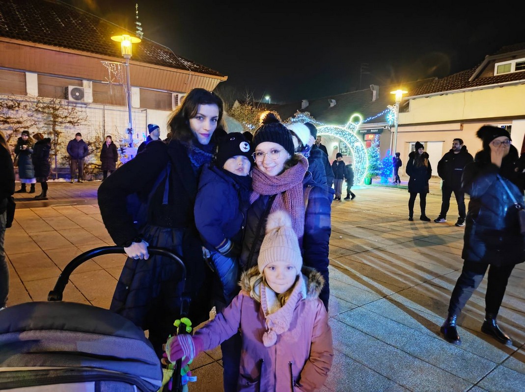 VIDEO/FOTO Bend Tragovi su ugrijali publiku na Adventskoj čaroliji u Prelogu!