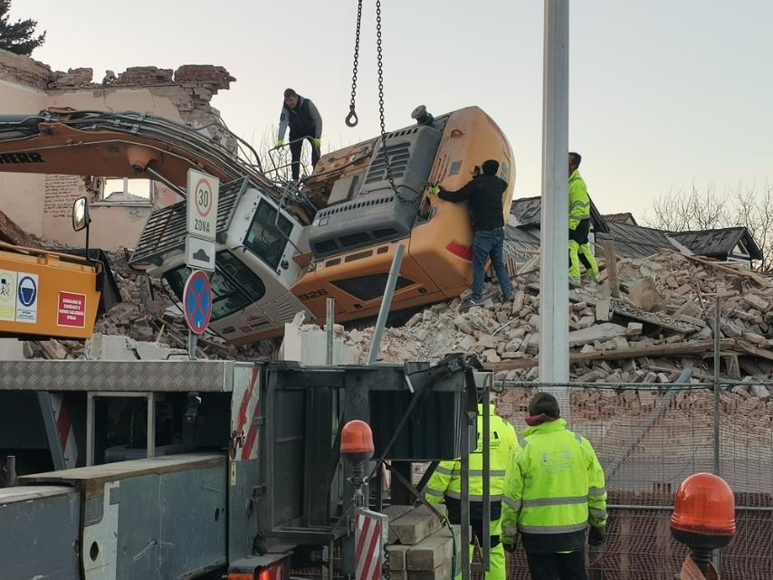 FOTO U tijeku je izvlačenje bagera u Čakovcu