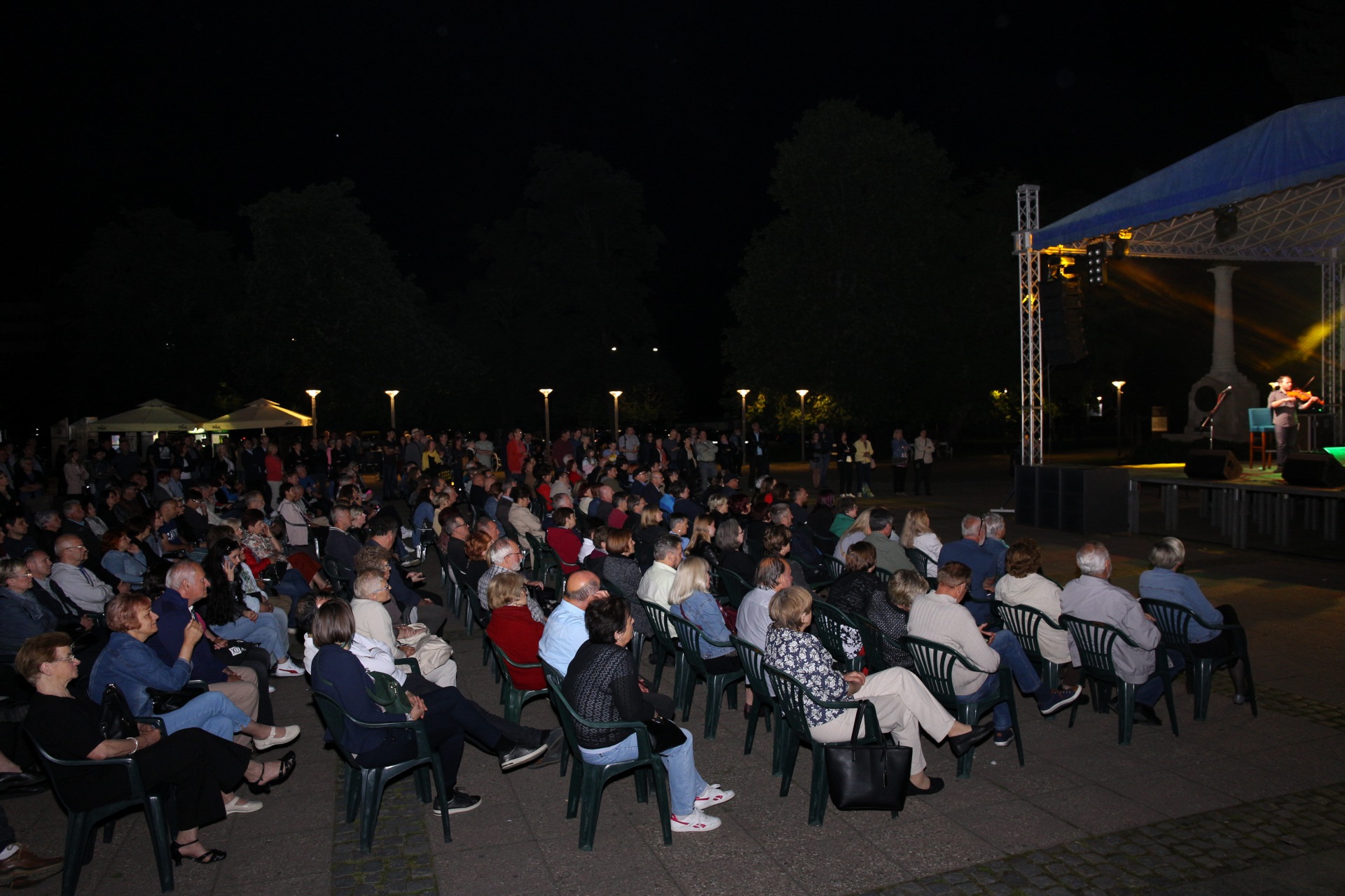 Koncert Rade Šerbedžije i Zapadnog kolodvora na Trgu Republike u Čakovcu