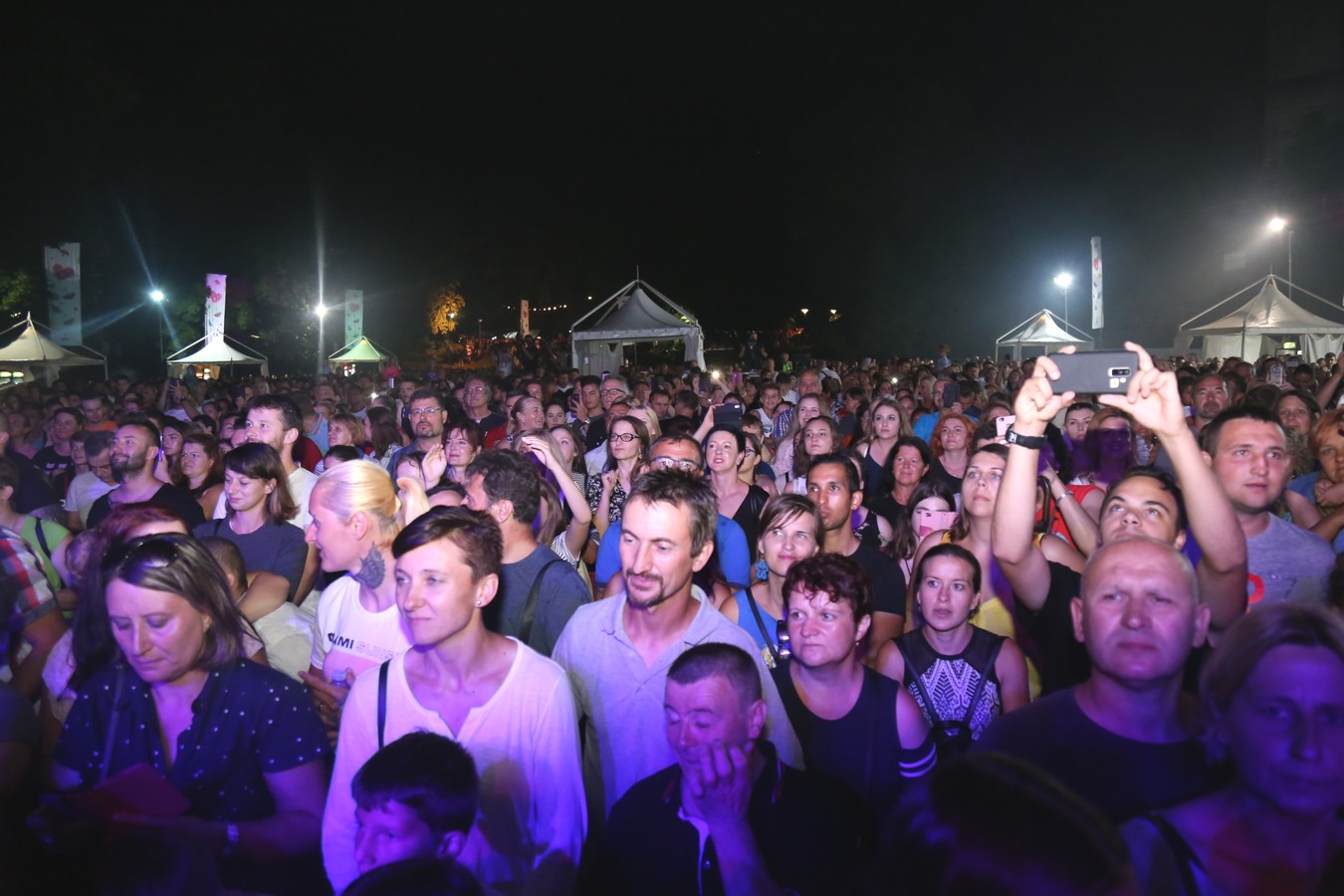 Popularna Jelena Rozga hitovima raspjevala posjetitelje Porcijunkulova