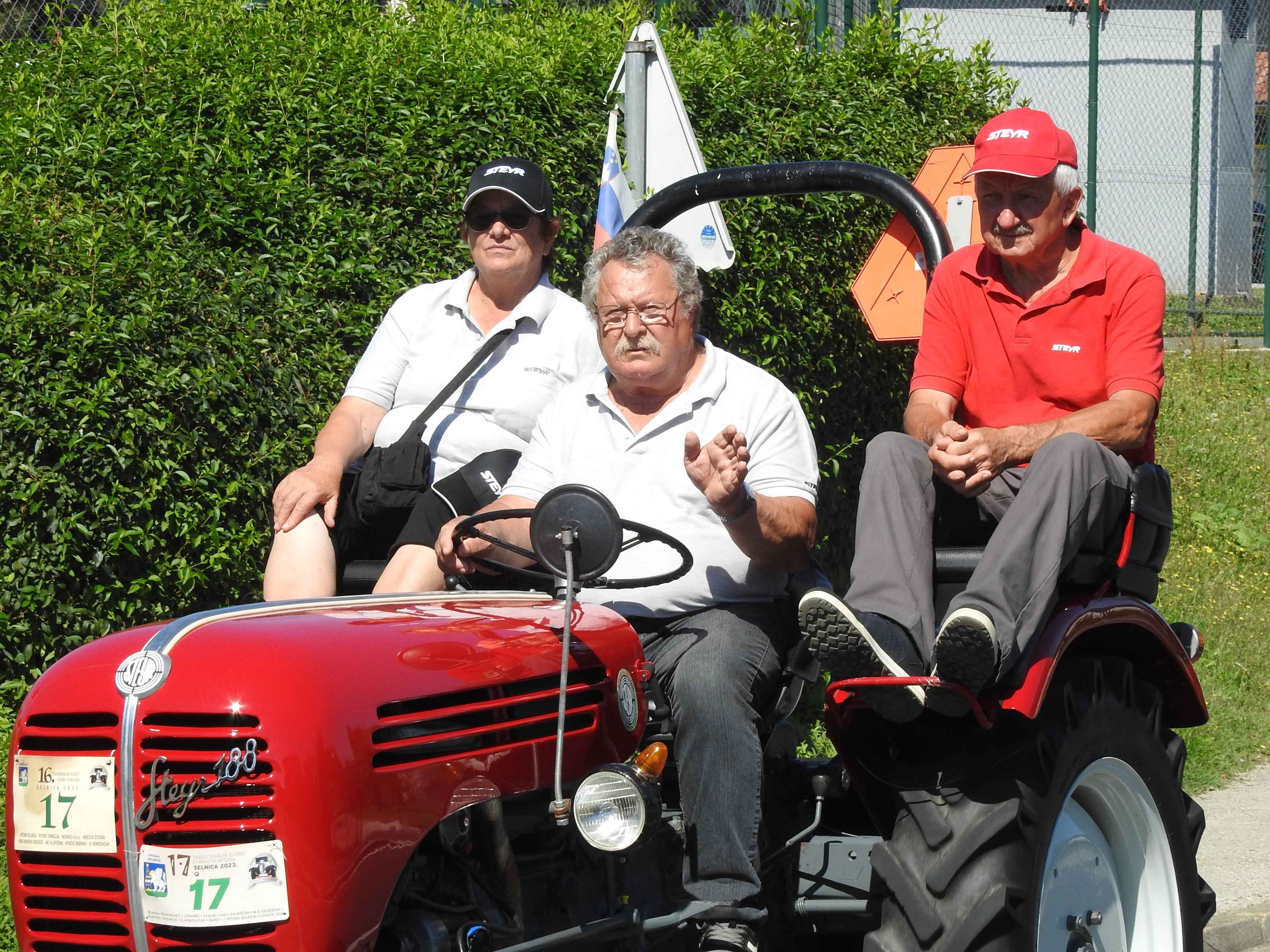 SELNICA Pogledajte kako je bilo na 17. susretu starih traktora