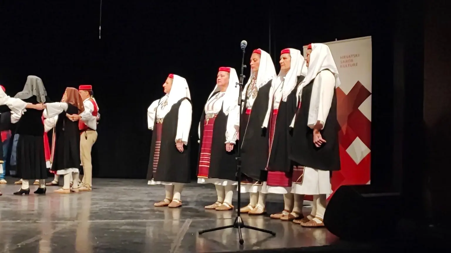 31. Susreta hrvatskih folklornih ansambala i izvornih skupina (16)