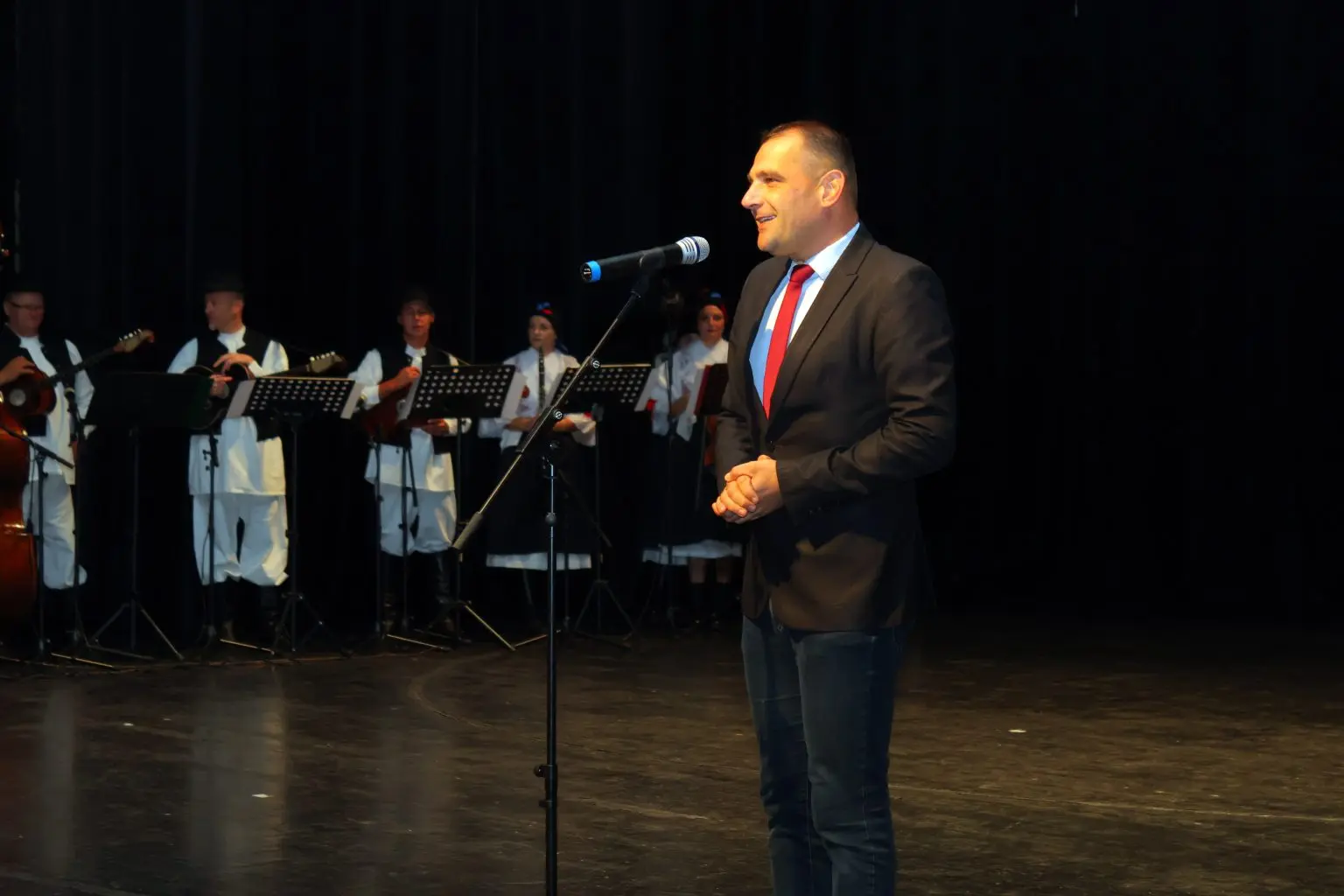 31. Susreta hrvatskih folklornih ansambala i izvornih skupina (31)