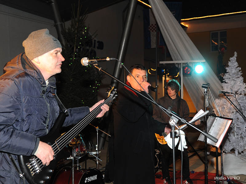 330114047dsc0477234228