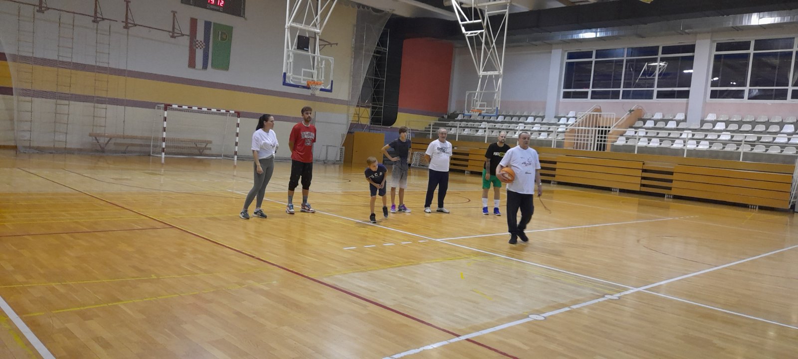 MURSKO SREDIŠĆE Treći dan Europskog dana sporta održane nogometne i košarkaška utakmica između djece i roditelja