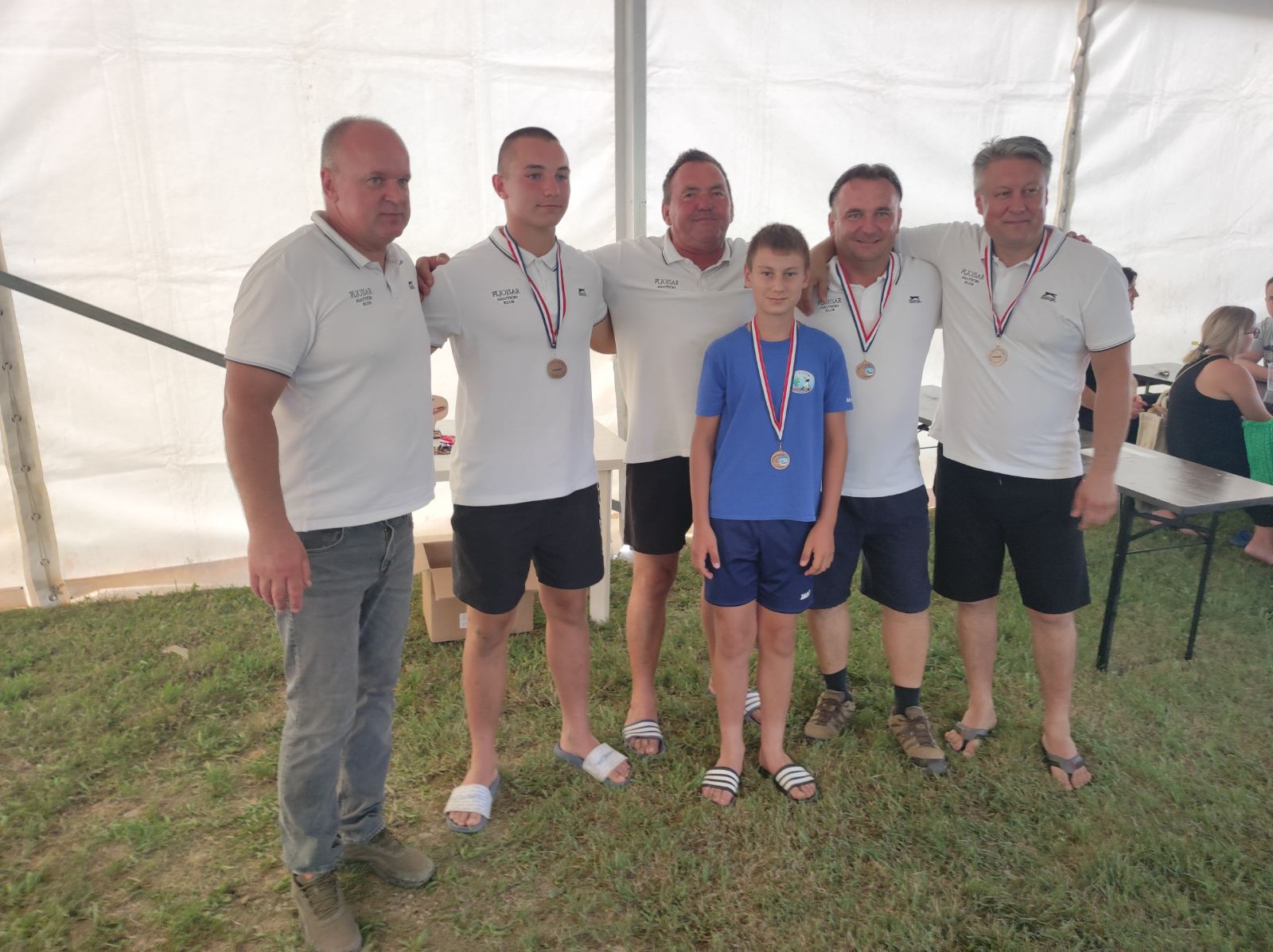 FOTO Pobjednici natjecanja u ekipnom veslanju dravskim čamcima su ekipe ‘Royal transport’ i ‘Fljojsarice’ FOTO Pobjednici natjecanja u ekipnom veslanju dravskim čamcima su ekipe ‘Royal transport’ i ‘Fljojsarice’