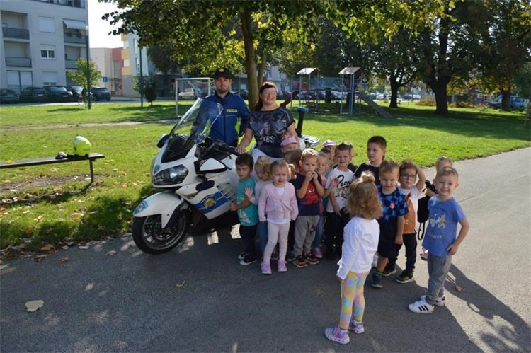 Policijski motociklist, vrtić Pčelice