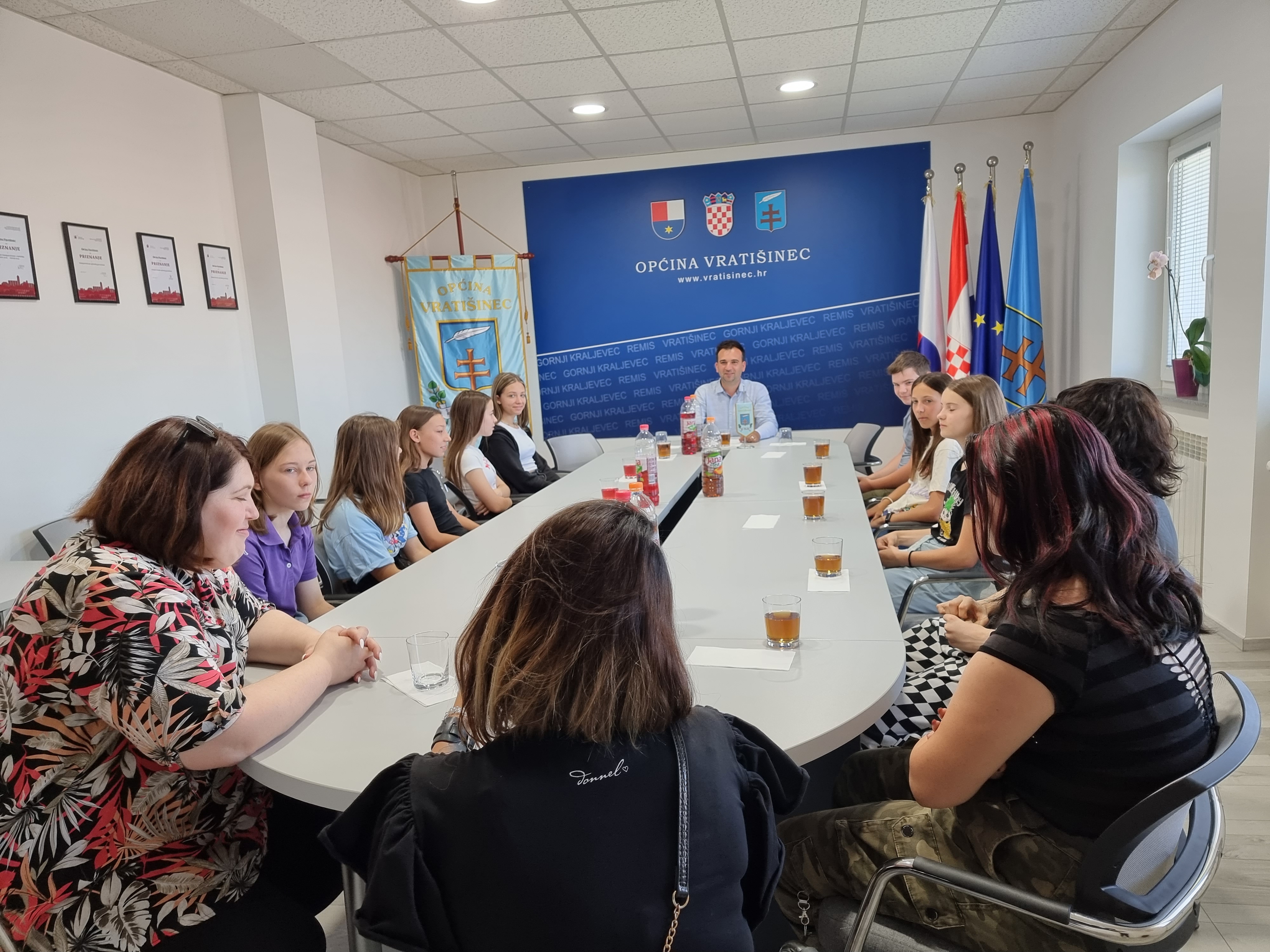 OPĆINA VRATIŠINEC Učenici osnovne škole na prijemu kod načelnika Mihaela Grbavca