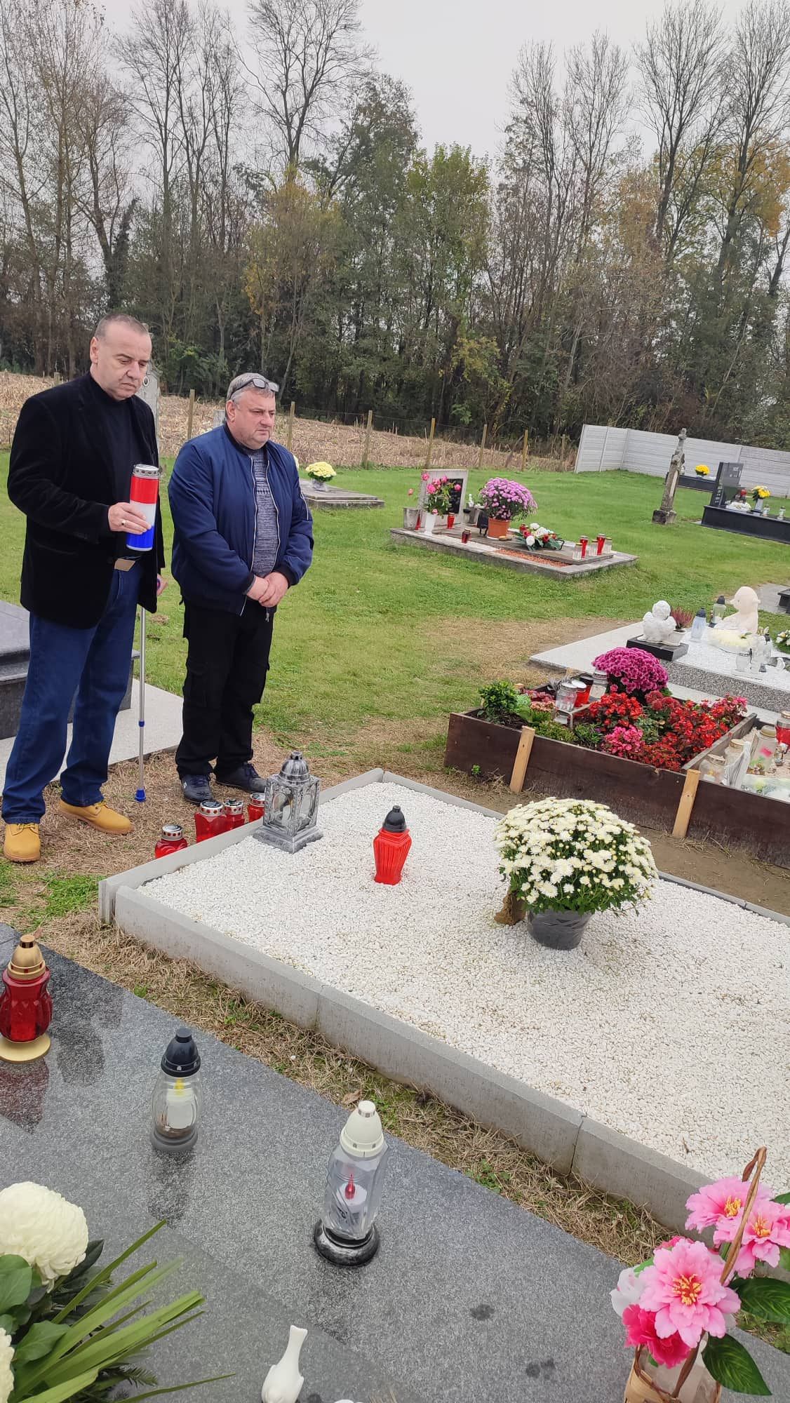 Počast poginulim i umrlim bojovnicima HOS-a