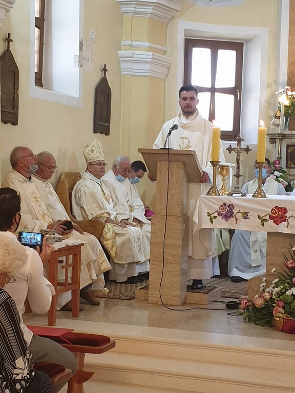 ŽUPNIK MISLAV MIKAC USUSRET USKRSU Moramo vidjeti križeve ljudi oko sebe