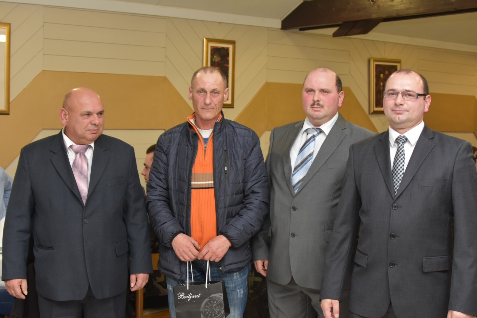 ANDRIJA TOMAŠEK ‘Sinovi nastavljaju moj posao i siguran sam da će uspješno trajati i slijedećih 25 godina’ ANDRIJA TOMAŠEK ‘Sinovi nastavljaju moj posao i siguran sam da će uspješno trajati i slijedećih 25 godina’