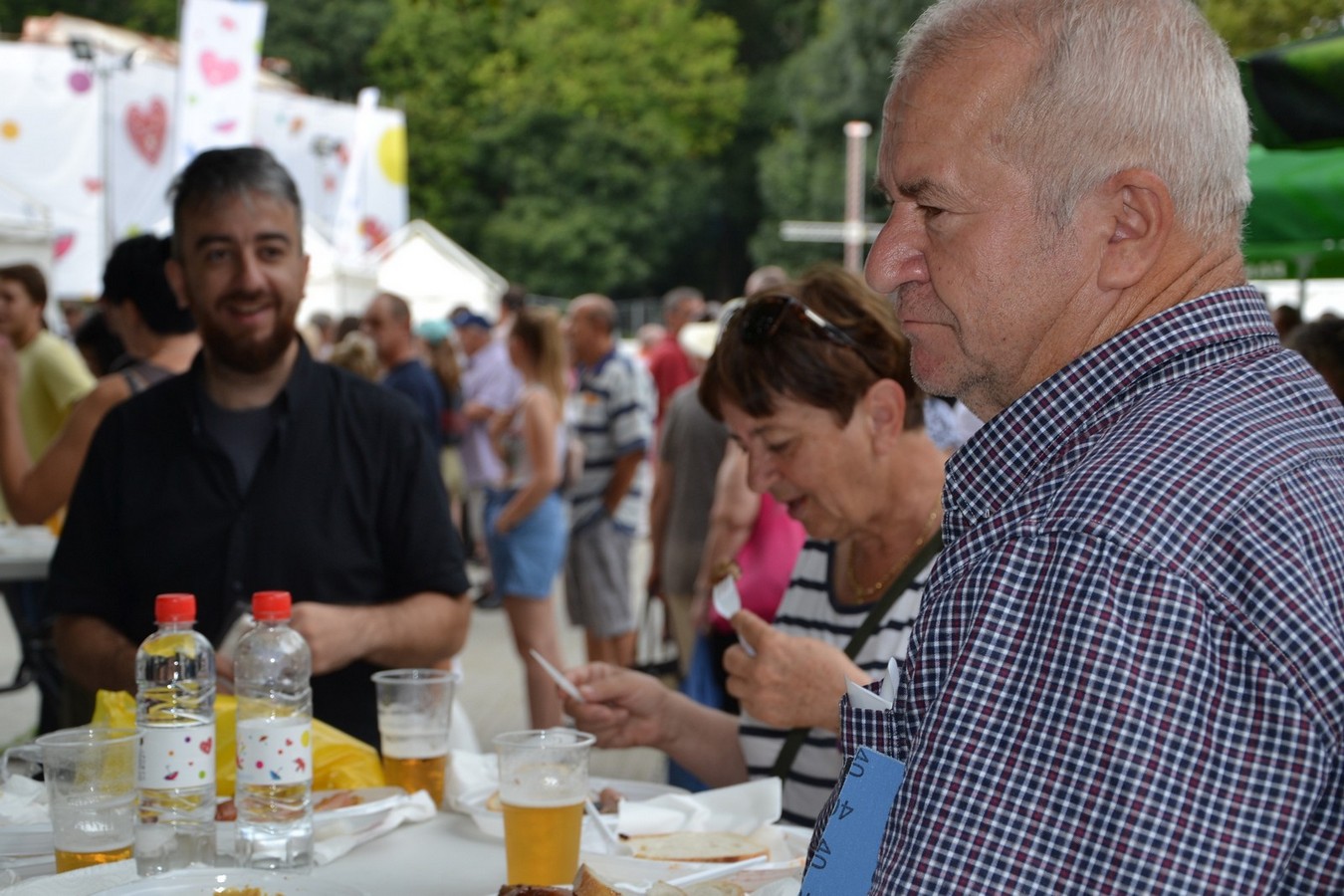 U jezeru Staroga Grada posjetitelji uživali u besplatnom ručku